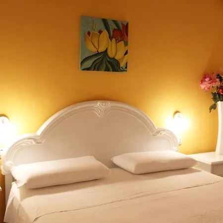 Le Nuage Bed and Breakfast 3*